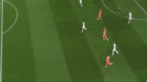 第九届亚冬会火炬传递隆重开启，首场赛事亮点纷呈，央视新闻客户端全程直播